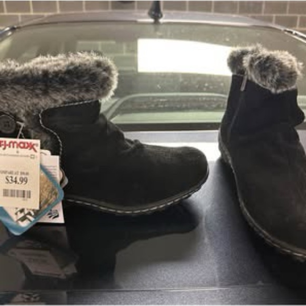 Khombu Black Fur-Lined Winter Ankle Boots